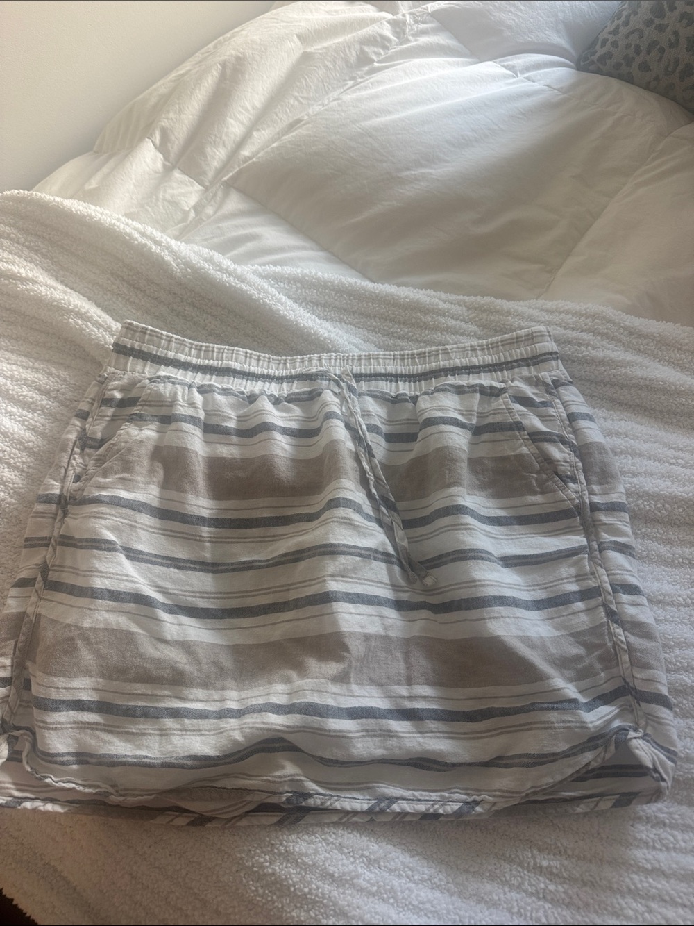 GAP White and Beige Striped Skirt